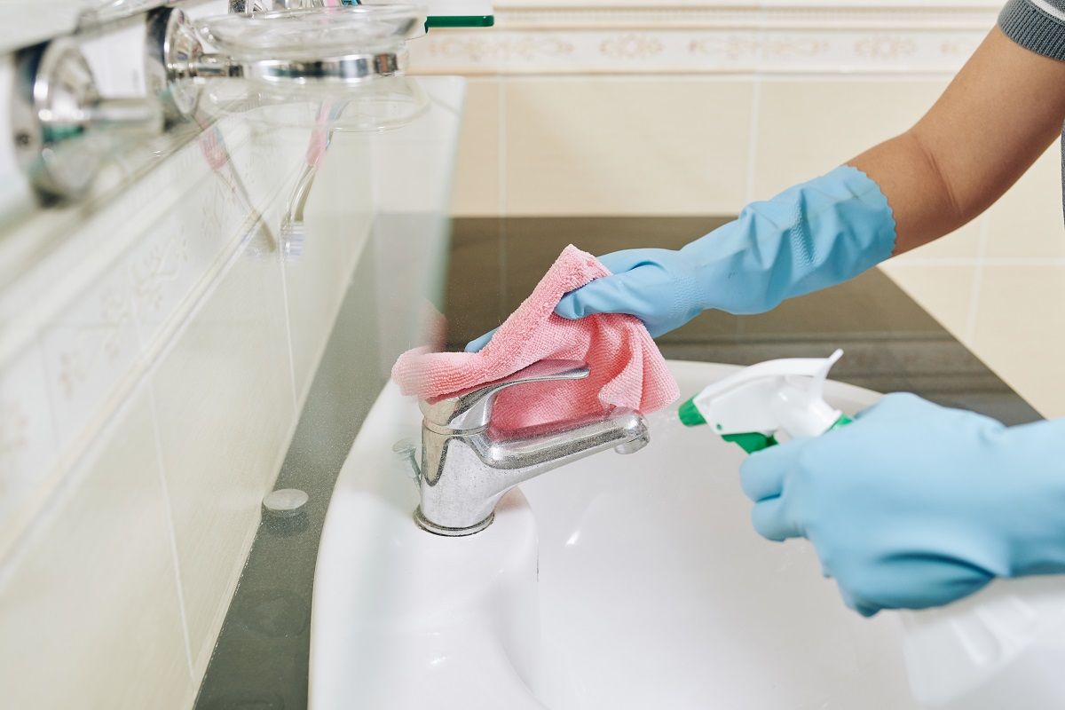 Four Steps to Follow When Disinfecting Your Apartment